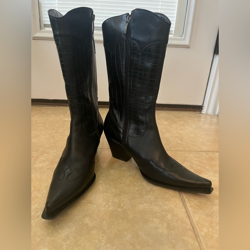 Sophisticated Black Heeled Boots with Pointed Toe
